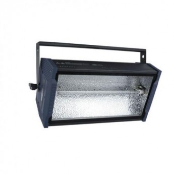 Стробоскоп SHOWTEC TITAN STROBE BLAZE 84234